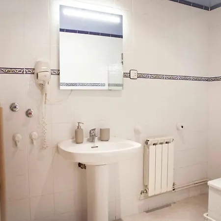 Escuelas De Collia B * Les Arriondes