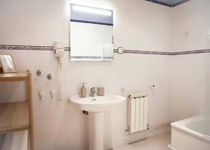 Escuelas De Collia B * Les Arriondes